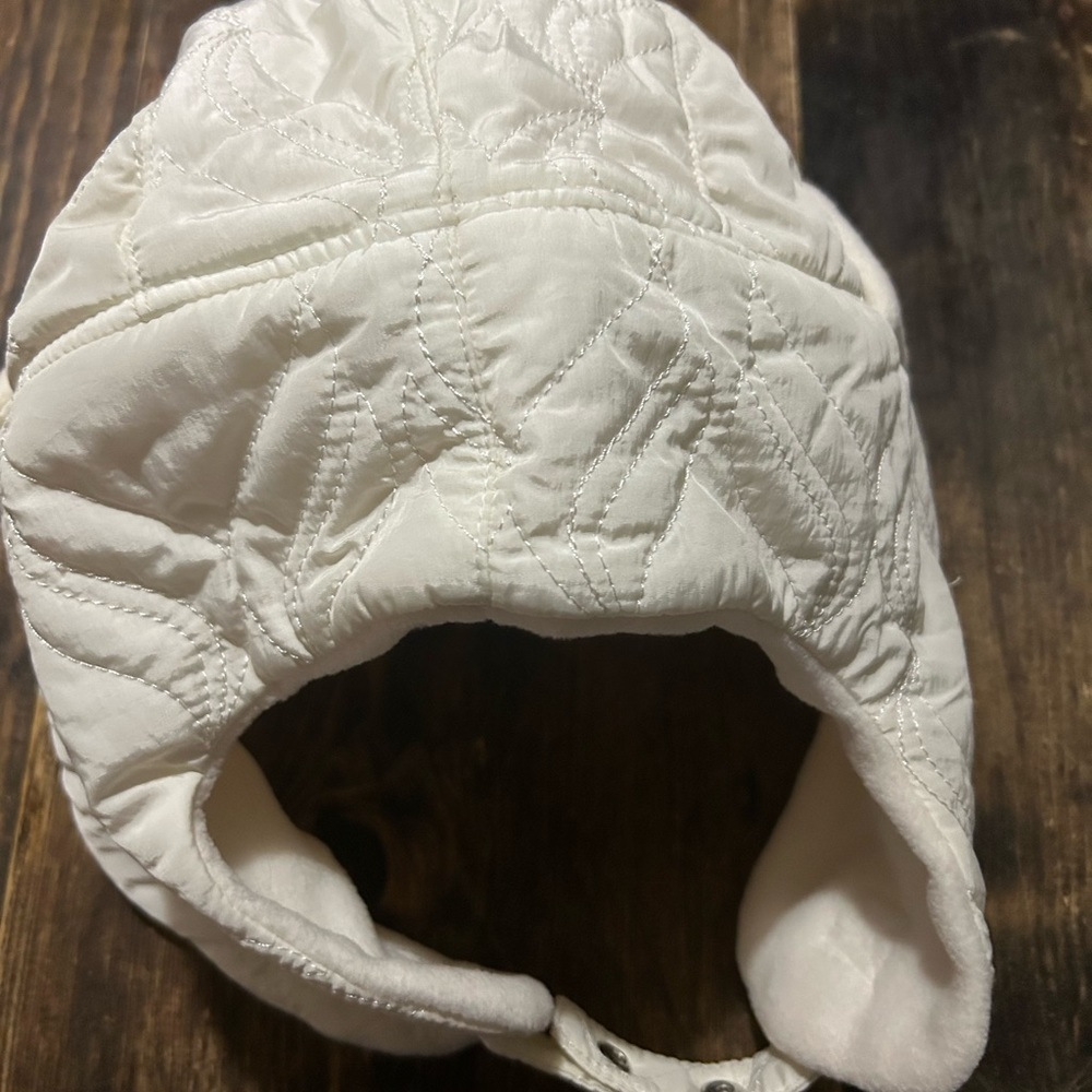 Fabletics Quilted Aviator Hat - Egret NWT - Picture 5 of 10